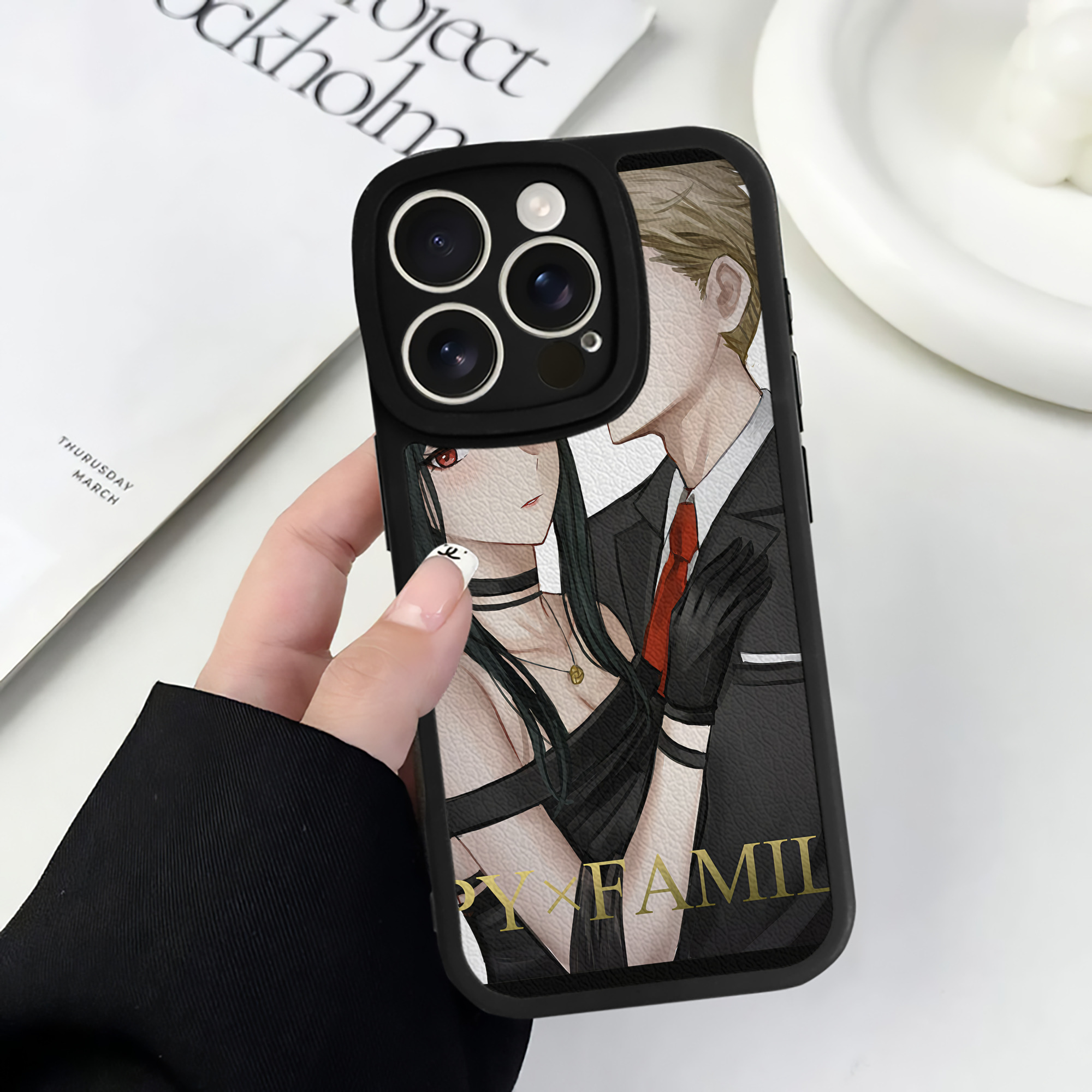 （画像用） SPY×FAMILY间谍家家酒 【iPhone 16シリーズ対応】シリコンスマホケース（レザー調） 材質：シリコン